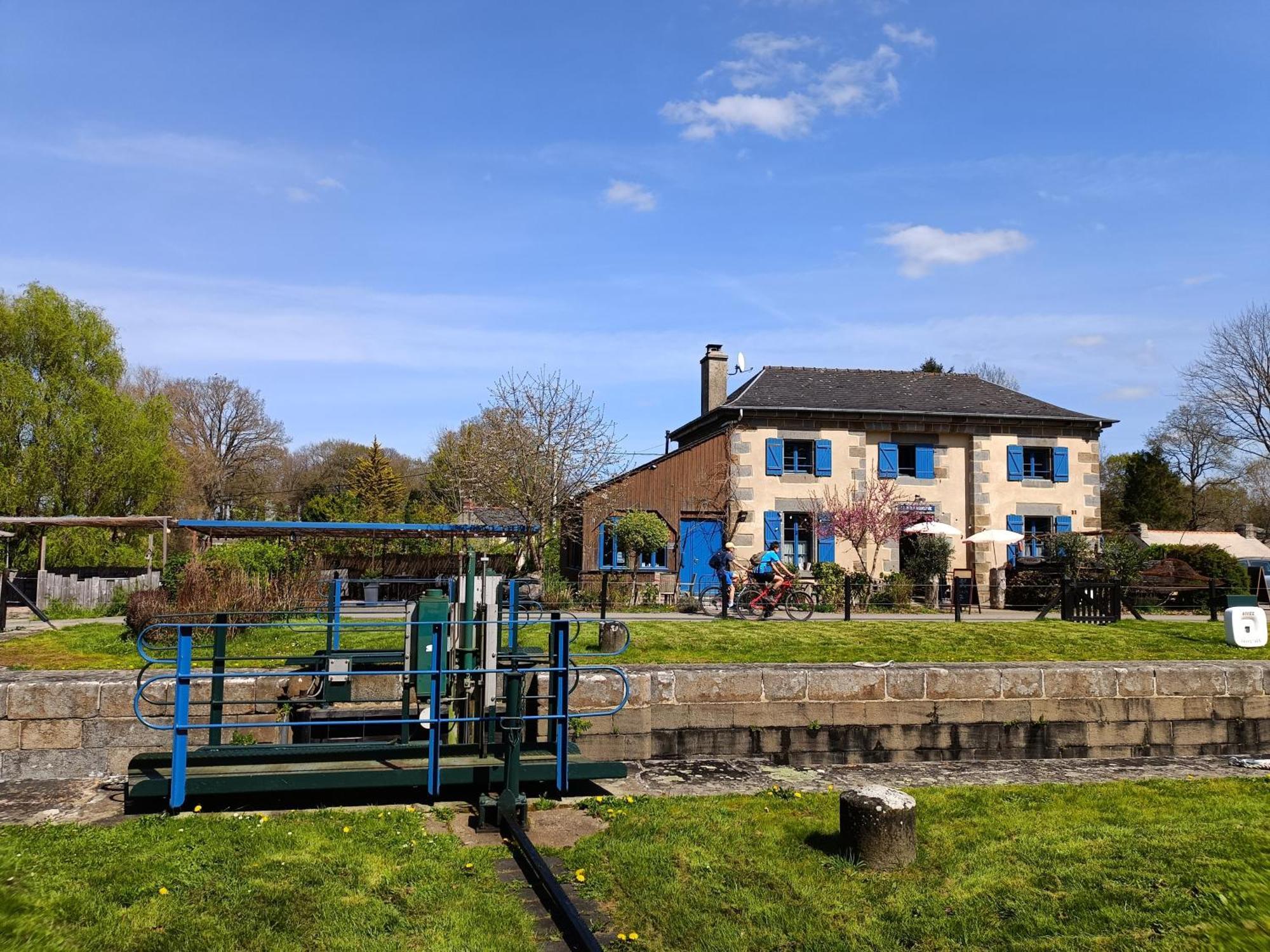 Ille Flottante, Maison Eclusiere Et Hebergements Insolites Sur Le Canal Hédé Exterior foto