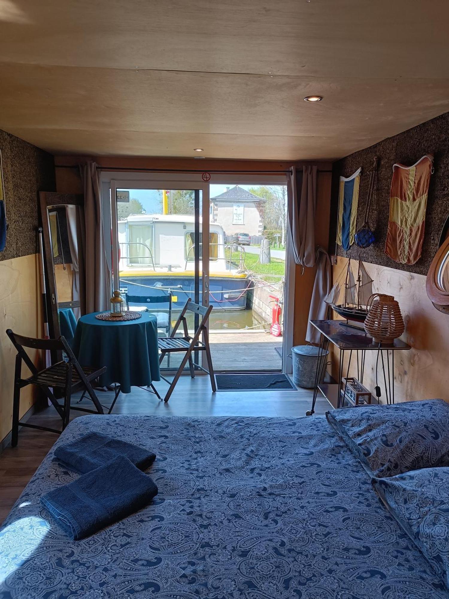 Ille Flottante, Maison Eclusiere Et Hebergements Insolites Sur Le Canal Hédé Exterior foto